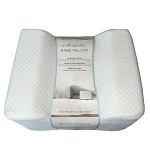 Ruby + Cash Arthopedic Knee Pillow 🤍